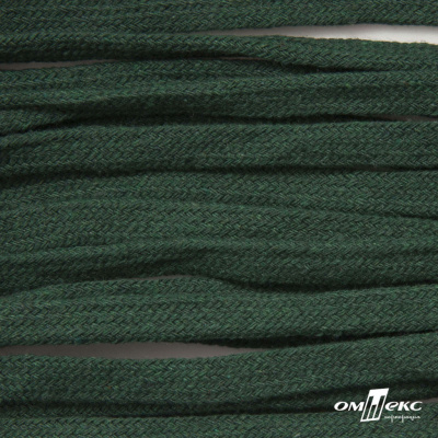 Шнур плетеный d-8 мм плоский, 70% хлопок 30% полиэстер, уп.85+/-1 м, цв.1016-т.зеленый - купить в Кызыле. Цена: 742.50 руб.